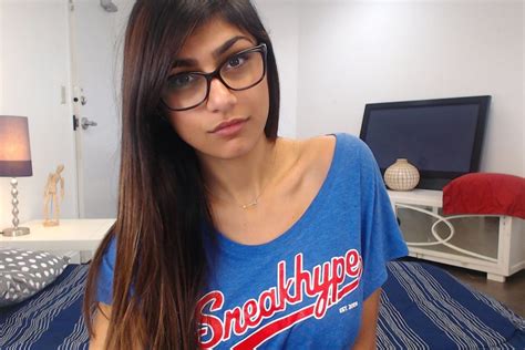 how old was mia khalifa when she started porn|Mia Khalifa Biography, Age, Family, Height, Husband ...